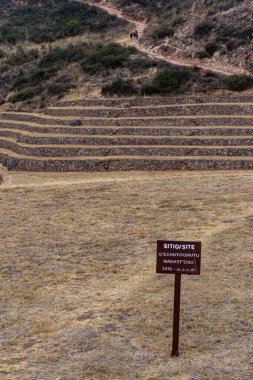 Maras 'ta Moray terasları Peru' nun görkemli And Dağları 'na kurulmuş arkeolojik bir hazinesi.