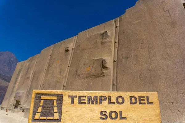 Ollantaytambo 'daki Inca Güneş Tapınağı Peru' da eşsiz taş işçiliği ve manevi öneme sahiptir.