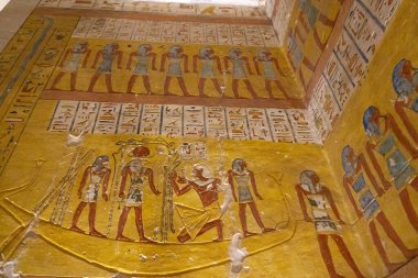 Lüks Mısır 'daki Ramses II. Mezarı' nın Duvarları 'ndaki Karmaşık Hiyeroglif Yazıtları