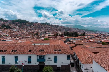 Cusco Peru Manzarası, Tarih Şehir Merkezi, Güzel Çatılar ve And Dağları Arkaplanda