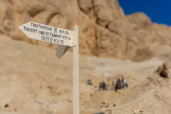 Mısır Krallar Vadisi 'nde Thutmose III Tausert Setnakht ve Seti II' nin kraliyet mezarlarının istikameti. 