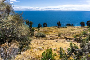 Andean Tepeleriyle çevrili Titicaca Gölü 'nün sakin suları Peru' nun Amantani Bölgesi 'ndeki Taquile Adası' ndan ele geçirildi.