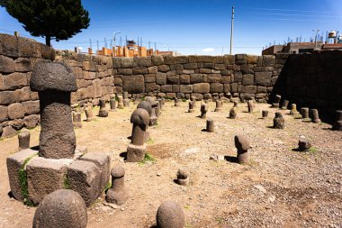 Chucuito 'da doğurganlık sembolleriyle İspanyol öncesi İnka Uyo Tapınağı Peru Antik Antik Dini Mirası