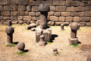 Chucuito 'daki İnka Uyo Antik Tapınağı' nda Doğurganlığa Tapma Peru Uygarlığı Dini Gelenekleri