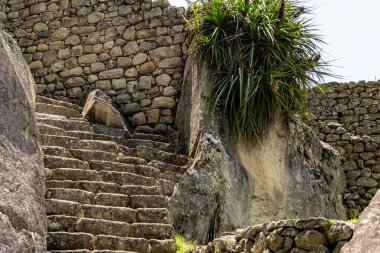 Machu Picchu 'nun İkonik Harabeleri Etkileyici Taş Mimarisi, Teraslar ve Peru Dağları' ndaki Dini Araziler