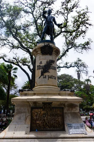 Sucre Bolivya 'nın ana meydanında bulunan Antonio Jose de Sucre' nin Bronz Heykeli Tarihi ve kültürel öneme sahip bir Plaza 'da Bağımsızlık Kahramanına Övgü