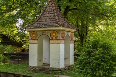 BÜKREŞ, ROMANIA - Dimitrie Gusti Ulusal Köy Müzesi, Romanya 'nın geleneksel köy yaşamının sergilendiği Herastrau Park' ta yer alıyor.