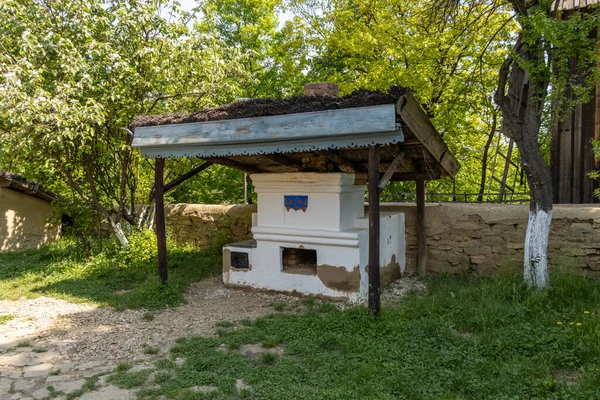Bucharest Romania Dimitrie Gusti国立村博物館は 伝統的なルーマニアの村の生活を紹介するHerastrau Parkに位置しています — ストック写真