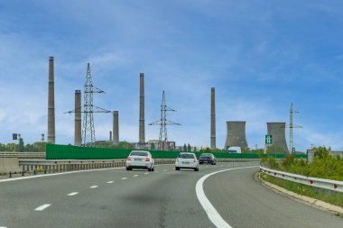 BRAZI, ROMANIA - Romanya 'daki Brezilya Rafineri' nin alacakaranlık görüntüsü, OMV Petrom petrokimya sanayii.