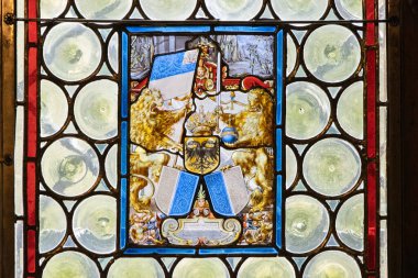 SINAIA, ROMANIA - 2022: Romanya 'daki Peles Kalesi. Klasik bir tasarımı ve çoklu ahşap detayları olan bir oda..