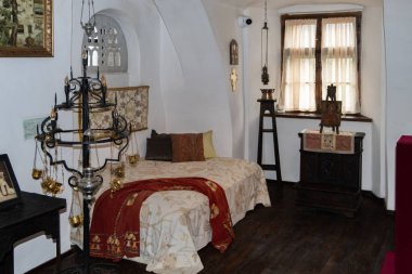 Transilvanya 'daki Bran Kalesi' nde. İç avluda. Kont Drakula Brasov 'un Karanlık Kalesi, Romanya.