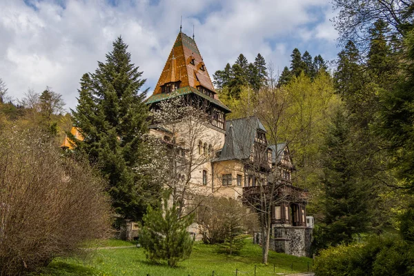 Peles Kastély Románia Híres Neoreneszánsz Kastély Díszkert Sinaia Ban Kárpát — Stock Fotó
