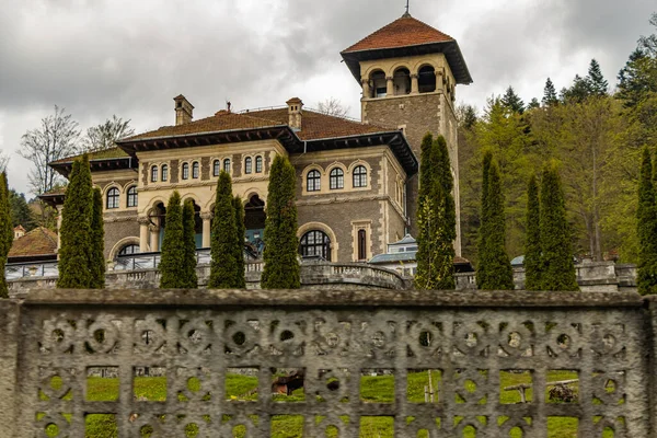 Románia Cantacuzino Kastély Található Busteni Város Bucegi Hegység Palota Közeli — Stock Fotó