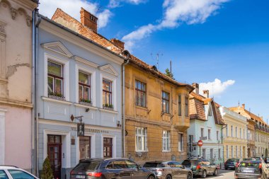 Brasov, Romanya. Transilvanya 'nın Brasov şehrindeki Schei Gate Caddesi' ndeki evler