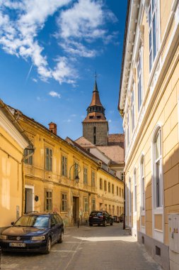 Brasov, Romanya. Eski kasaba meydanındaki Siyah Kilise (Piata Sfatului).