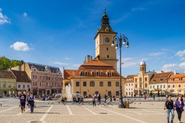 Brasov, Romanya. Council Square, Casa Sfatului ile - Konsey Binası, eski belediye binası Brasov şehrinin eski kısmında, Transilvanya.