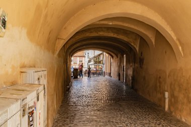 Brasov, Romanya. Brasov Konsey Meydanı (Piata Sfatului), eski Brasov kentinin ana merkez meydanı..