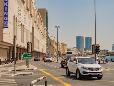 Dubai, BAE. Dubai, Deira 'da nehir kenarındaki Baniyas yolu, BAE