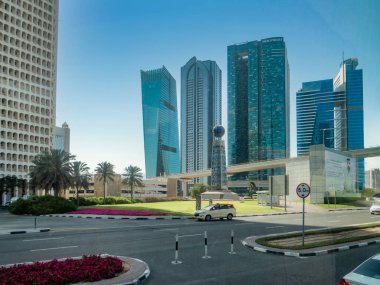 BAE, Dubai. Şeyh Zayed 'in Dubai, BAE' deki gökdelenlerinin manzarası.