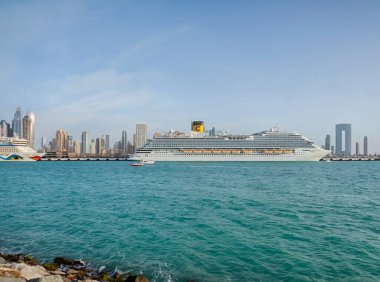 Dubai 'de. Dubai Marina Körfezi 'nin modern binaları, Palm Jumeirah, BAE manzaralı..