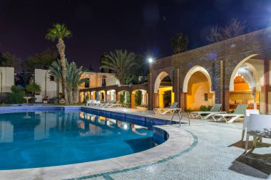 Ouarzazate Fas. Fas 'ın atlas dağlarında güzel bir şehir. Gece Karam Palace Oteli