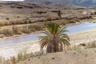 Asif Mellah Nehri ve Kasbah Ait-Ben-Haddou, Ouarzazate ili, Souss-Massa-Draa, Fas, Afrika