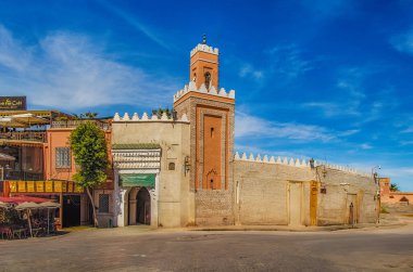 Djemaa el Fna Meydanı 'ndaki camii. Marakeş.