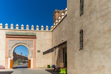 Marakeş, Fas. Medine 'de. Bab Agnaou Geçidi. Muhteşem tarihi Fas şehrinin sokakları