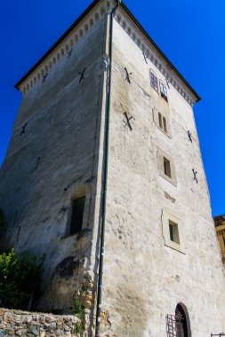 Hırvatistan 'ın eski tarihi Zagreb kentinde Lotrscak Kulesi' nin ön manzarası