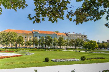 Zagreb, Hırvatistan. Zagreb 'deki Kral Tomislav parkı. Tomislav Hırvatistan 'ın ilk kralıydı. 910 yılında Hırvatistan Dükü oldu ve 925 yılında 928 yılına kadar krallık tacını giydi..