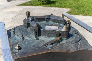 Ljubljana, Slovenya. Ljubljana Kalesi, Ljubljana, Slovenya 'nın açık hava bronz modeli