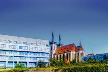 Prag, Çek Cumhuriyeti. Kostel Sv. Antonina Paduanskeho (Aziz Anthony Kilisesi). Holesovice 'deki tarihi manzara katedrali..