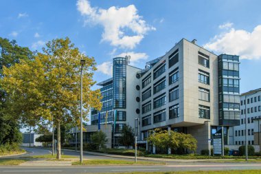 Cam cephe Dresden şehir merkezi ile modern ofis binaları