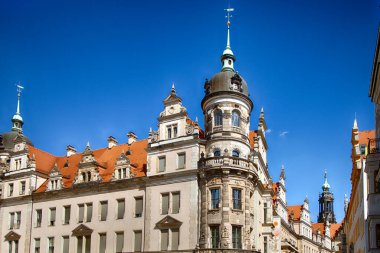 Dresden Şatosu ya da Kraliyet Sarayı Müzesi. Almanya 'nın Dresden kentindeki Saksonya' nın seçmen ve krallarının eski konutu..