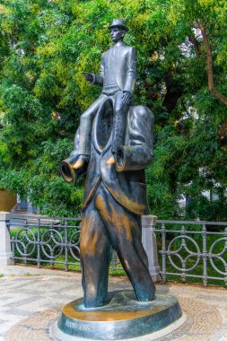 Prag. Franz Kafka heykeli. Metal heykel heykeltıraş Jaroslav Rona tarafından. Bu Yahudi Mahallesi İspanyolca sinagoga yanında duruyor