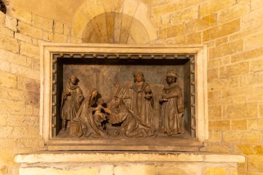 PRAG, ÇEK CUMHURİYETİ. Aziz George 'un Roma Bazilikası' nın iç kısmının ayrıntıları. 920 'de Bohemyalı Vratislaus I tarafından kurulan Prag Kalesi' nin hayatta kalan en eski kilisesidir..