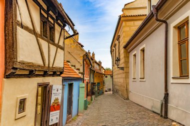 PRAG. Golden Lane, Prag Kalesi 'nde yer alan bir cadde. Prag 'daki ünlü küçük evler. Çek Cumhuriyeti