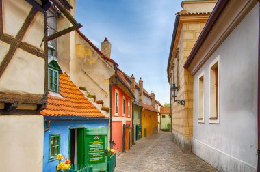PRAG. Golden Lane, Prag Kalesi 'nde yer alan bir cadde. Prag 'daki ünlü küçük evler. Çek Cumhuriyeti