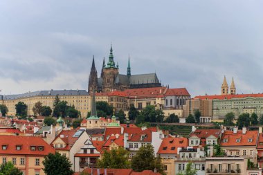 Prag Şatosu, Vltava Nehri ve Mala Strana İlçesi, Çek Cumhuriyeti 'nin başkenti Prag' ın şehir manzarası