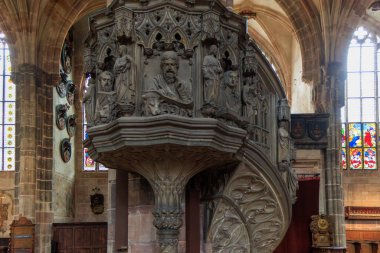 Nuremberg, Almanya. Eski Nurnberg 'in merkezindeki St. Lorenz Gotik Kilisesi' nde sanat eserleri var.