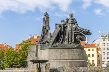 Prag, Çek Cumhuriyeti. Ladislav Salonu 'nun Jan Hus anıtı Prag' ın Eski Şehir Meydanı 'nda 1915' te yer almaktadır. Prag manzarası. Çek Cumhuriyeti