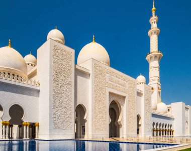 Abu Dabi. Abu Dabi, BAE 'deki Şeyh Zayed camii. Şeyh Zayed camisi BAE 'deki en büyük camidir..