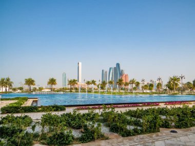Abu Dabi, Birleşik Arap Emirlikleri. Etihad Kuleleri 74 katlı beş gökdelen kompleksi Abu Dabi 'deki en yüksek üçüncü binadır..