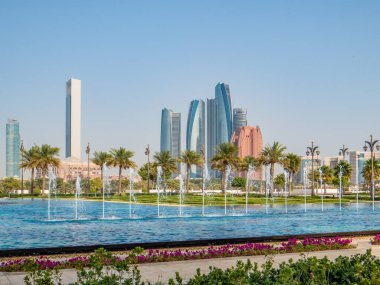 Abu Dabi, Birleşik Arap Emirlikleri. Etihad Kuleleri 74 katlı beş gökdelen kompleksi Abu Dabi 'deki en yüksek üçüncü binadır..