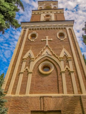 Sighnaghi, Gürcistan. Gürcistan 'ın Sighnaghi kenti yakınlarındaki Bodbe Manastırı, Hristiyanlığı Gürcistan' a tanıtan Aziz Nino 'nun mezarlığı olarak bilinen kutsal bir yer..