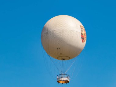 Georgia, Tiflis. Gürcistan 'ın başkenti Tiflis üzerinde hava keşif balonu.