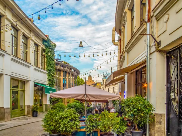 Tiflis, Georgia. Shardeni Caddesi, Gürcistan 'ın Tiflis ilçesinin Yukarı Kala ilçesinde küçük bir yürüyüş sokağıdır..