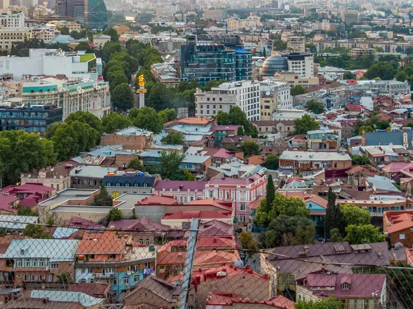 Yaşlı Tiflis, Tiflis, Georgia. Orta Çağ Şatosu Narikala ve Tiflis 'ten Arial Manzara, Gürcistan Cumhuriyeti, Kafkasya Bölgesi.