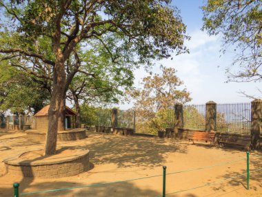 Fil Mağaraları, Hindistan 'ın Maharashtra eyaletindeki Mumbai şehrinin doğusundaki Fil Adası' ndaki oyulmuş mağaralar. UNESCO Dünya Mirası Alanı. Mumbai, Hindistan.