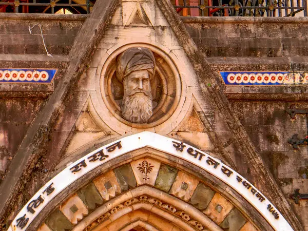 MUMBAI, Hindistan. Kordon 'un güney ucunda yükselen ilk bina olan David Sassoon Kütüphanesi ve Okuma Odası, 1870' te tamamlandığından beri tarihi bir yapı olmuştur..